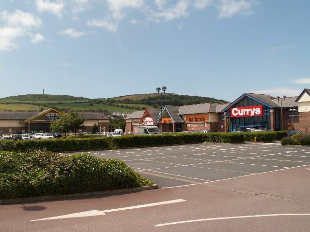 Parc-t-Lyn Retail Park