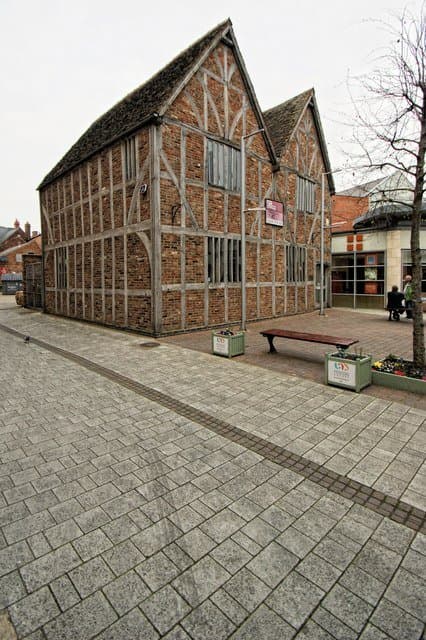 Pescod Sq